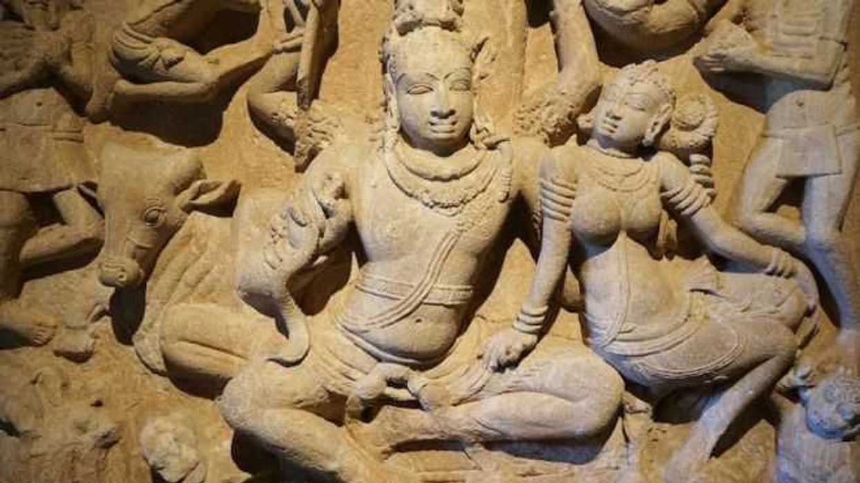 Museo de Mumbai alberga antiguas esculturas de dioses hindues__03