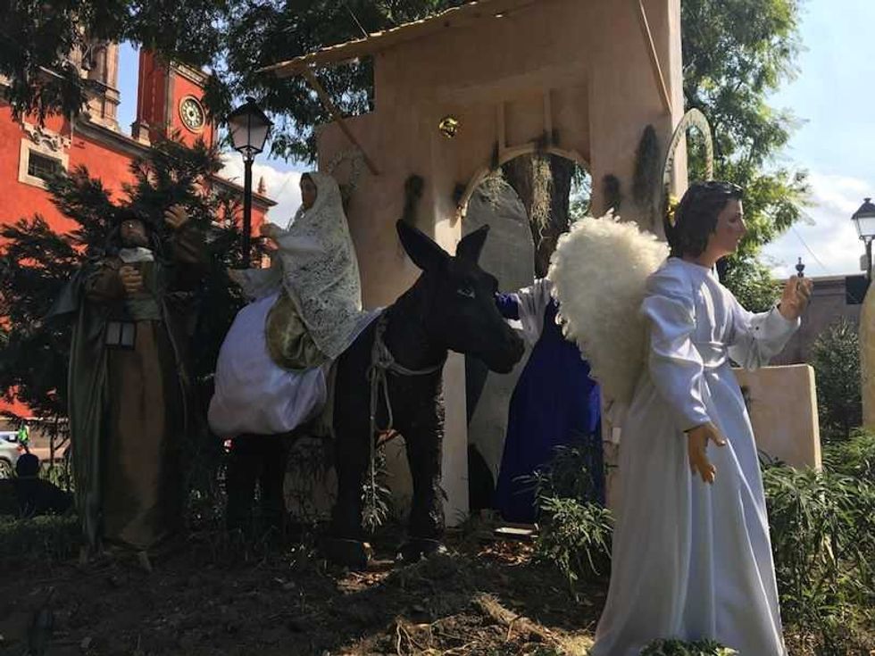 nacimiento monumental luce en el centro historico de queretaro 90