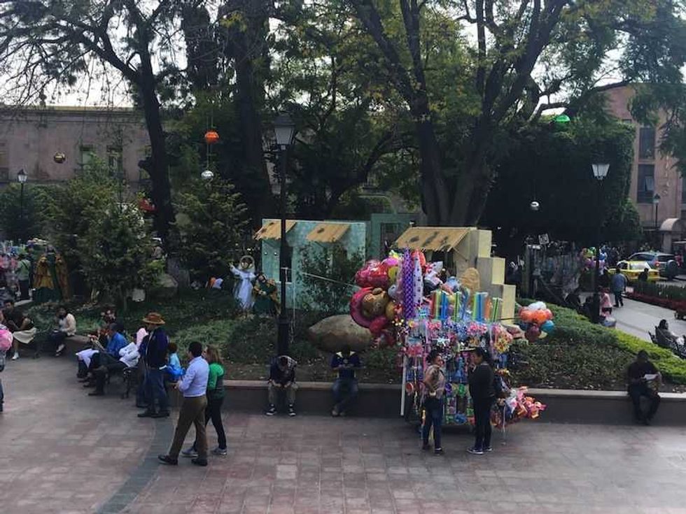 nacimiento monumental luce en el centro historico de queretaro
