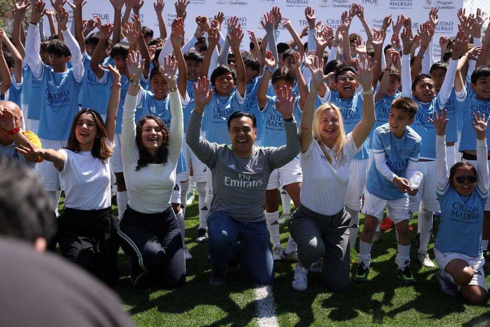Ni\u00f1os entrenan futbol en Parque Alfalfares durante el Educational Football Program en Quer\u00e9taro
