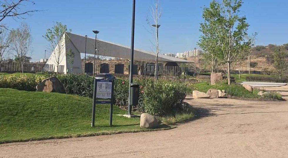 Ni\u00f1os participan en taller de educaci\u00f3n ambiental en el parque La Queretana, Quer\u00e9taro, durante celebraci\u00f3n del D\u00eda Mundial del Agua