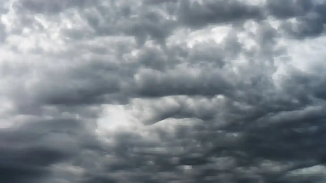 Nubes oscuras asociadas con lluvias y tormentas