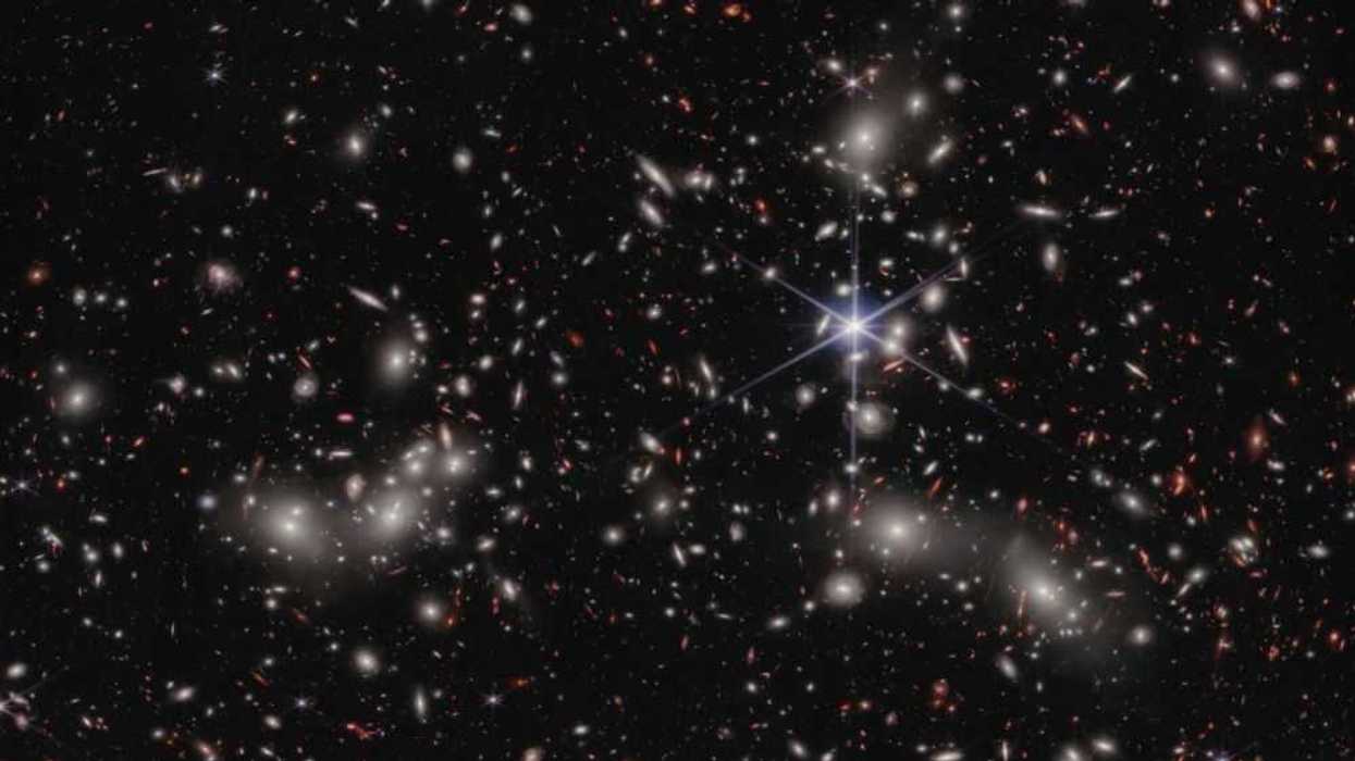 Nueva imagen del James Webb: el "megacúmulo" de Pandora. EFE/NASA, ESA, CSA, I. Labbe (Universidad Tecnológica de Swinburne) y R. Bezanson (Universidad de Pittsburgh). Procesamiento de imágenes: Alyssa Pagan (STScI).