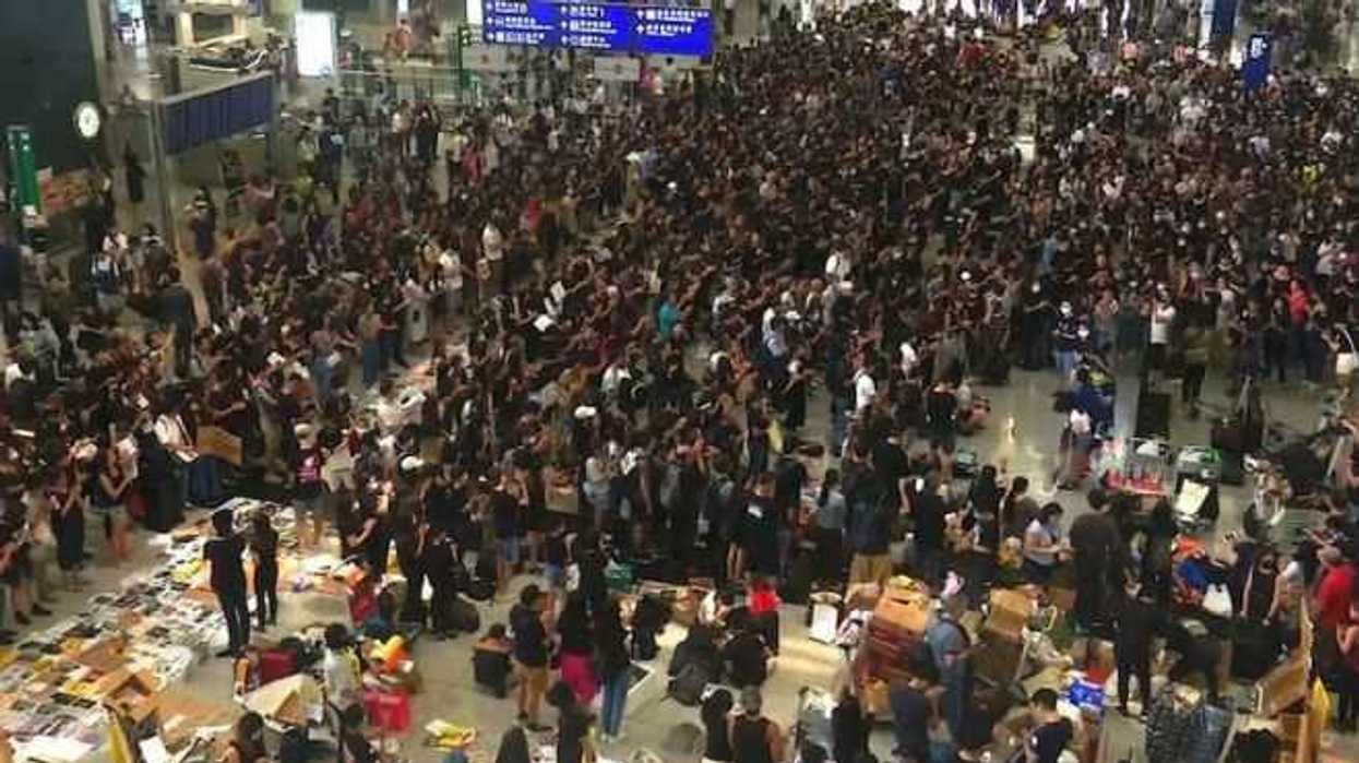 nuevas-manifestaciones-violentas-en-aeropuerto-de-hong-kong