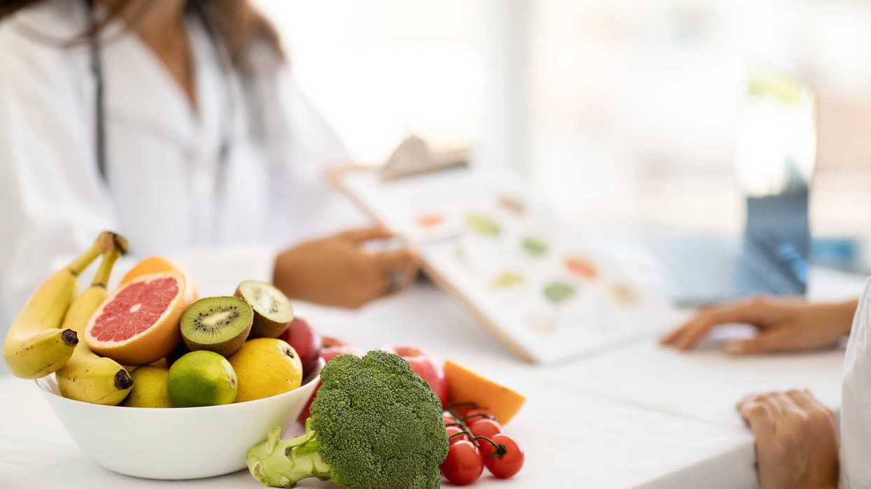 Nutrióloga del IMSS brinda consulta de atención nutricional para prevención de enfermedades crónicas