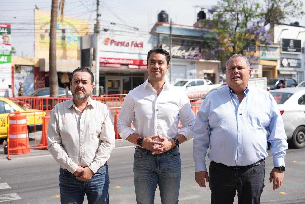 Obra del Tren M\u00e9xico-Quer\u00e9taro en avenida Corregidora Norte, zona El Cerrito, capital queretana