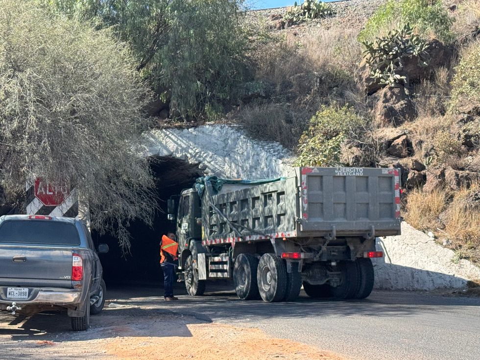 Obras de construcci\u00f3n del nuevo t\u00fanel en la carretera estatal 300 entre San Juan del R\u00edo y Amealco, Quer\u00e9taro