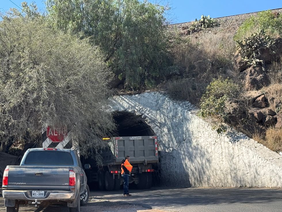 Obras de construcci\u00f3n del nuevo t\u00fanel en la carretera estatal 300 entre San Juan del R\u00edo y Amealco, Quer\u00e9taro