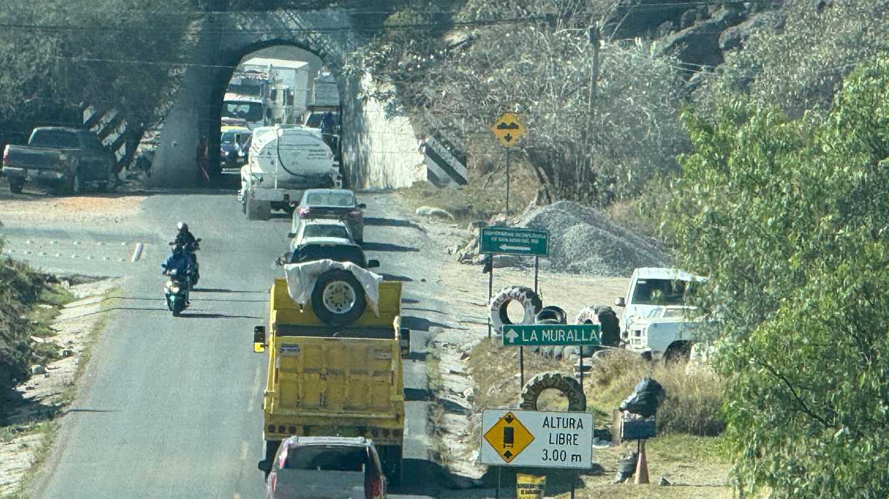 Obras de construcción del nuevo túnel en la carretera estatal 300 entre San Juan del Río y Amealco, Querétaro