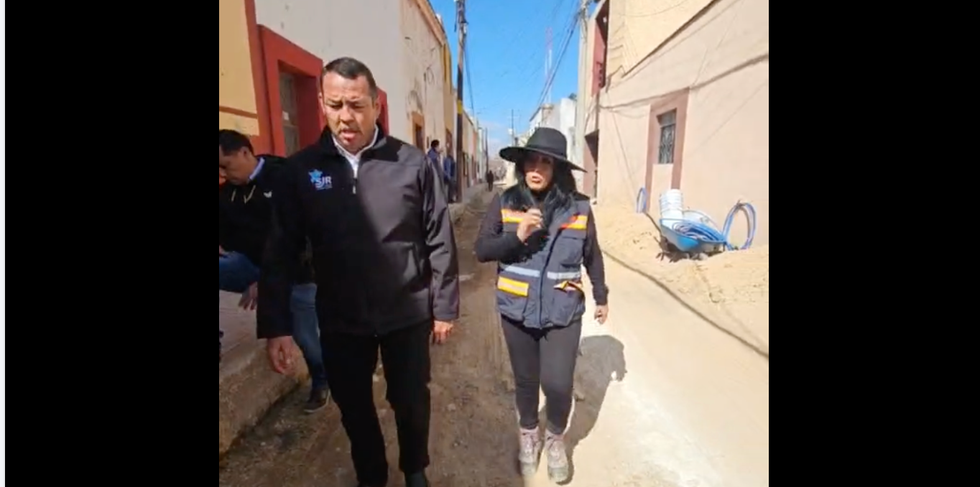Obras de rehabilitación de agua potable y drenaje en calle Luis Siri del centro histórico de San Juan del Río.