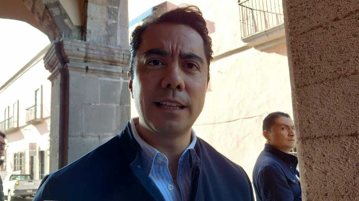 Obras del tren México-Querétaro sobre Corregidora Norte, tramo donde comerciantes podrían recibir compensación federal