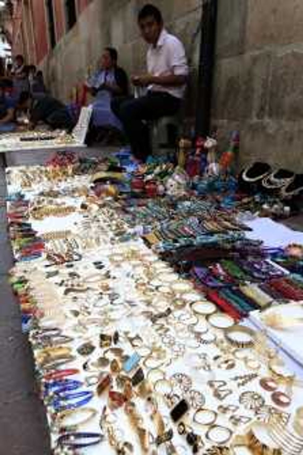 OFRECEN VARIEDAD DE ARTESANIAS EN EL SERVANTINO