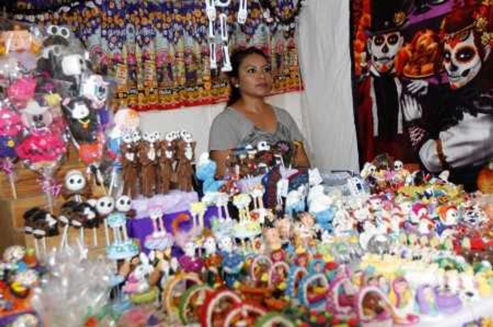 OFRECEN VARIEDAD DE ARTESANIAS EN EL SERVANTINO