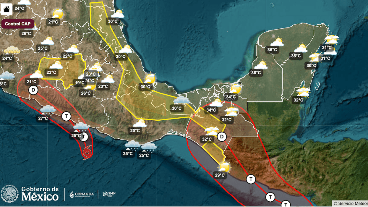 Oleaje elevado y cielo nublado por la tormenta tropical Boris frente a la costa de Guerrero, cerca de Acapulco.