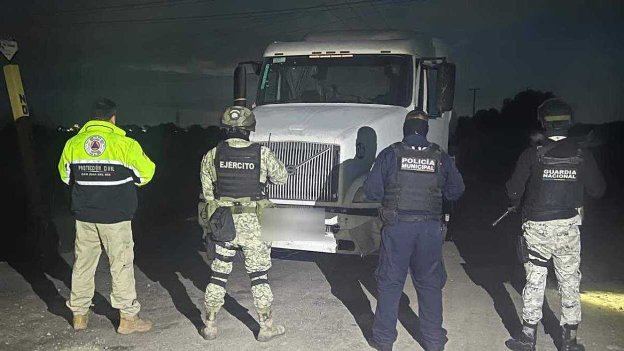 Operativo contra huachicoleo con detección de tomas clandestinas en ductos de San Juan del Río, Querétaro.