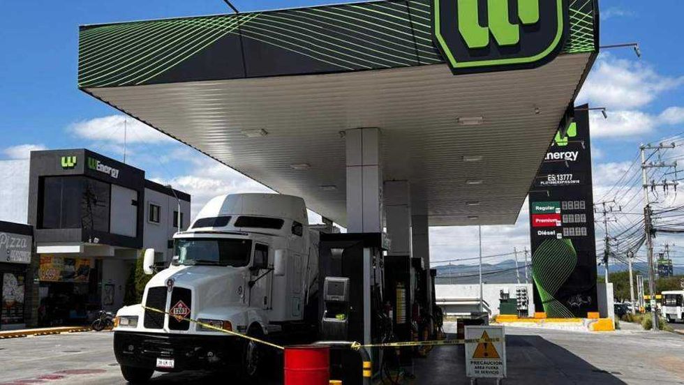 Operativo contra huachicoleo con detección de tomas clandestinas en ductos de San Juan del Río, Querétaro.