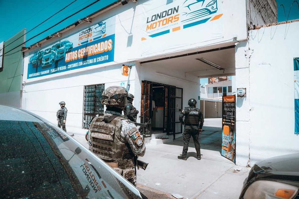 Operativo de cateo en colonia Cimatario Quer\u00e9taro contra financiera de autos por fraude gen\u00e9rico