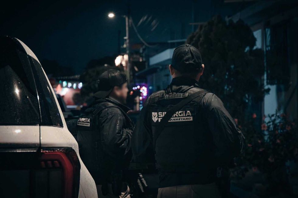 Operativo de cateo en Puerta de Enmedio, Col\u00f3n, donde fueron detenidos dos hombres con dosis de metanfetamina y marihuana aseguradas