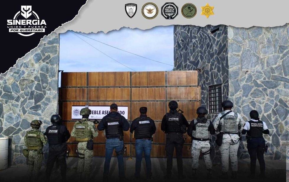 Operativo de cateo en Santa Rosa J\u00e1uregui donde Fiscal\u00eda de Quer\u00e9taro asegur\u00f3 fauna ex\u00f3tica incluyendo tigres y jaguares, junto con armas de fuego