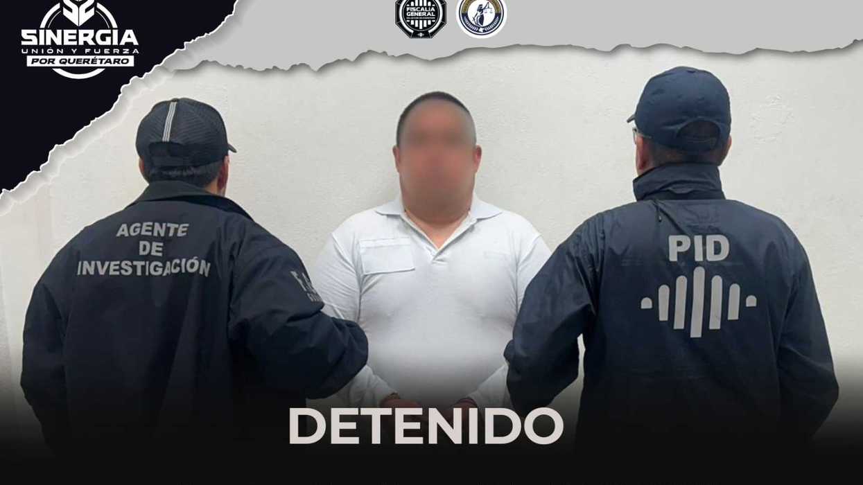 Operativo de la Policía de Investigación del Delito de la Fiscalía Querétaro al exterior de un centro penitenciario federal