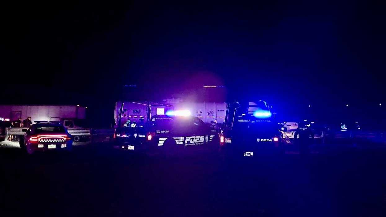 Operativo nocturno de Guardia Nacional para detener pipa con huachicol en autopista México-Querétaro cerca de San Juan del Río