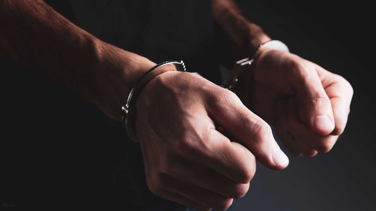 Operativo policiaco en Guadalupe, Nuevo León. Autoridades detuvieron a presunto generador de violencia con 20 dosis de marihuana.