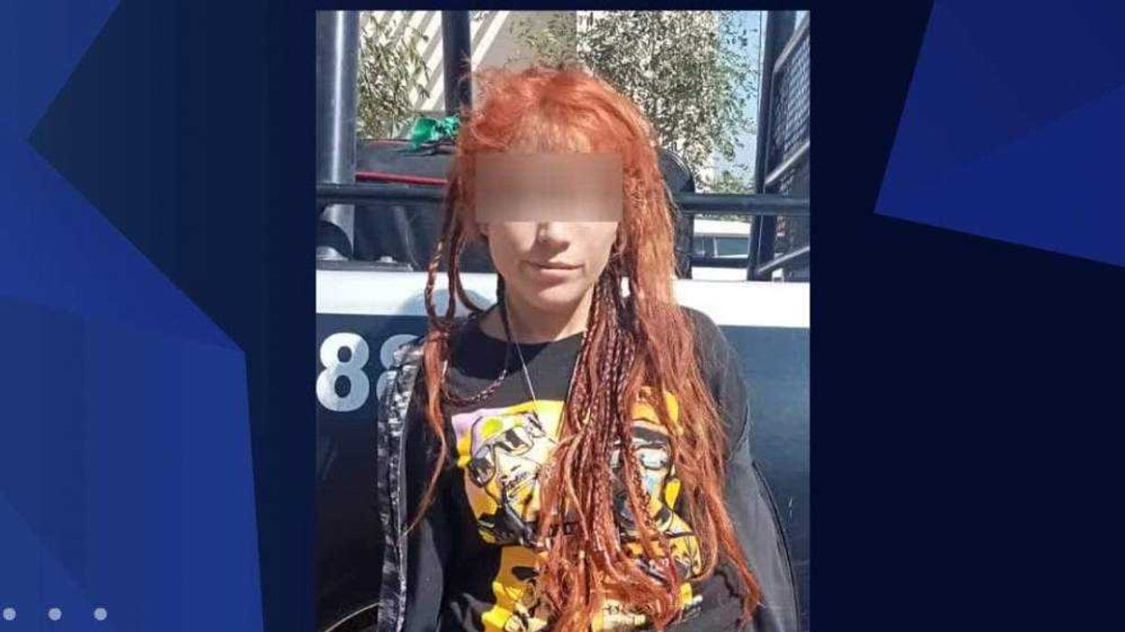 Operativo policial en zona comercial de San Juan del Río tras detención por robo de artículos en establecimiento.