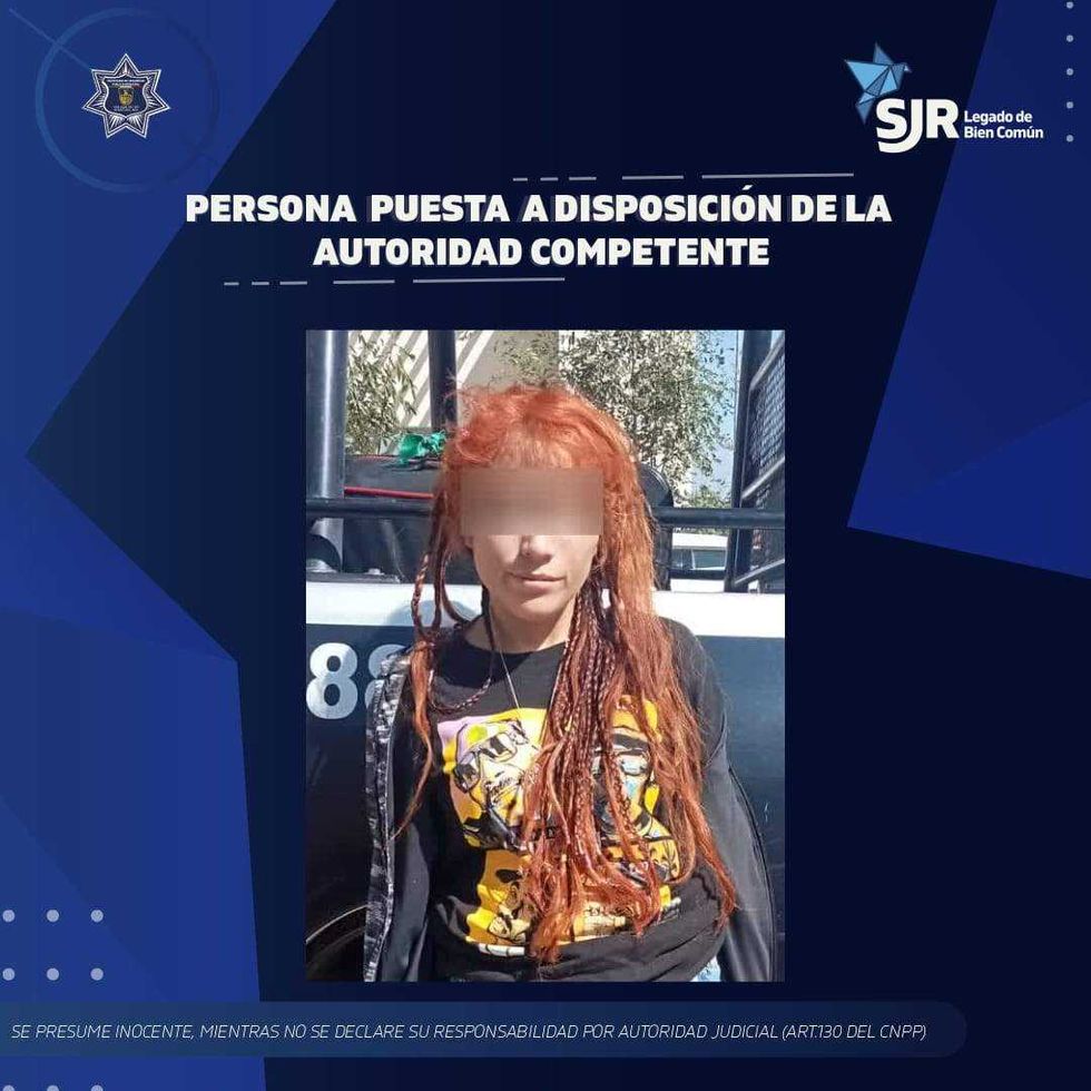 Operativo policial en zona comercial de San Juan del Río tras detención por robo de artículos en establecimiento.