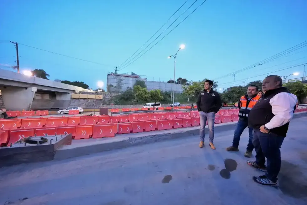 Operativo vial en bulevar Bernardo Quintana por obras del tren M\u00e9xico-Quer\u00e9taro, Quer\u00e9taro, julio de 2026