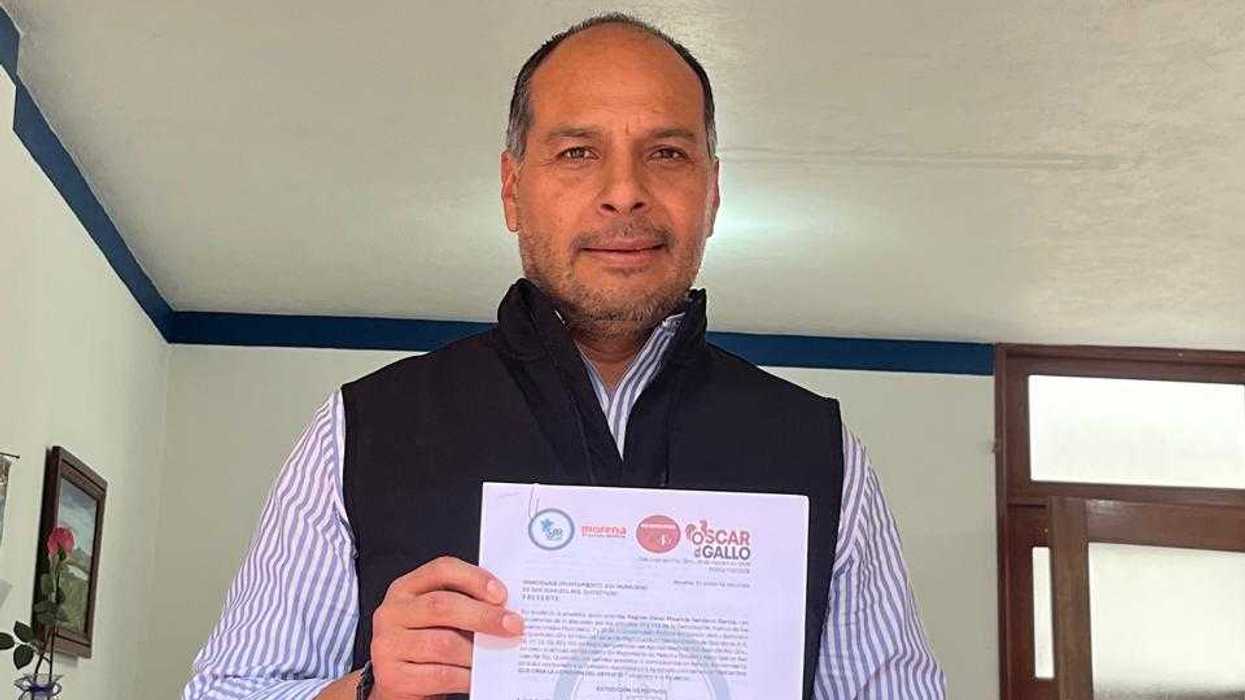 Oscar Sandoval García entrega la iniciativa de la Comisión del Deporte en el Ayuntamiento de San Juan del Río