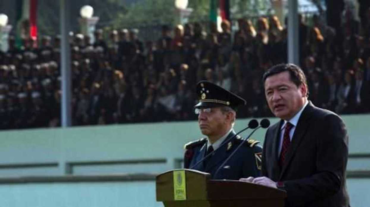 osorio-chong-encabeza-izamiento-la-bandera-nacional-3