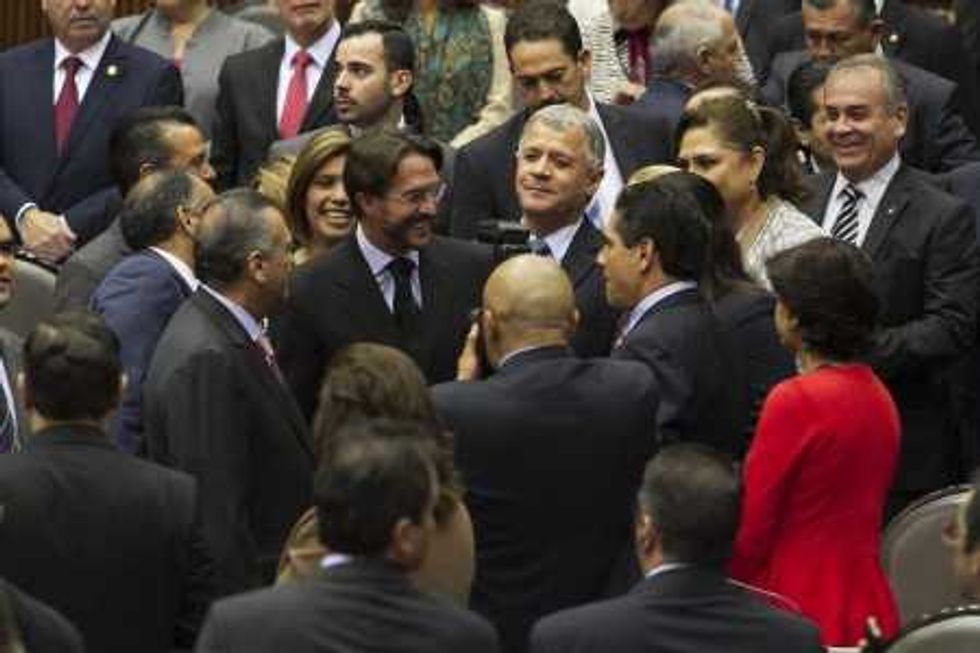 OTORGAN MEDALLA AL MÉRITO CÍVICO A FERNANDO LANDEROS VERDUGO