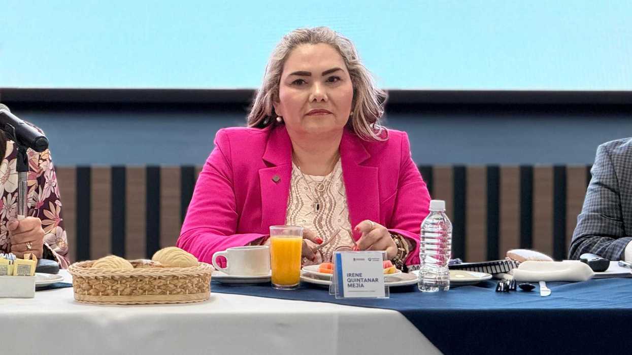 Padres de familia realizan preinscripción escolar en línea para ciclo 2026-2027 en Querétaro