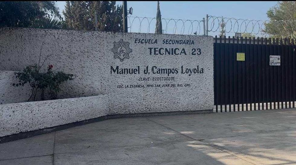 Padres de familia se manifiestan en la Secundaria T\u00e9cnica No. 23 de La Estancia por problema de adicciones en San Juan del R\u00edo