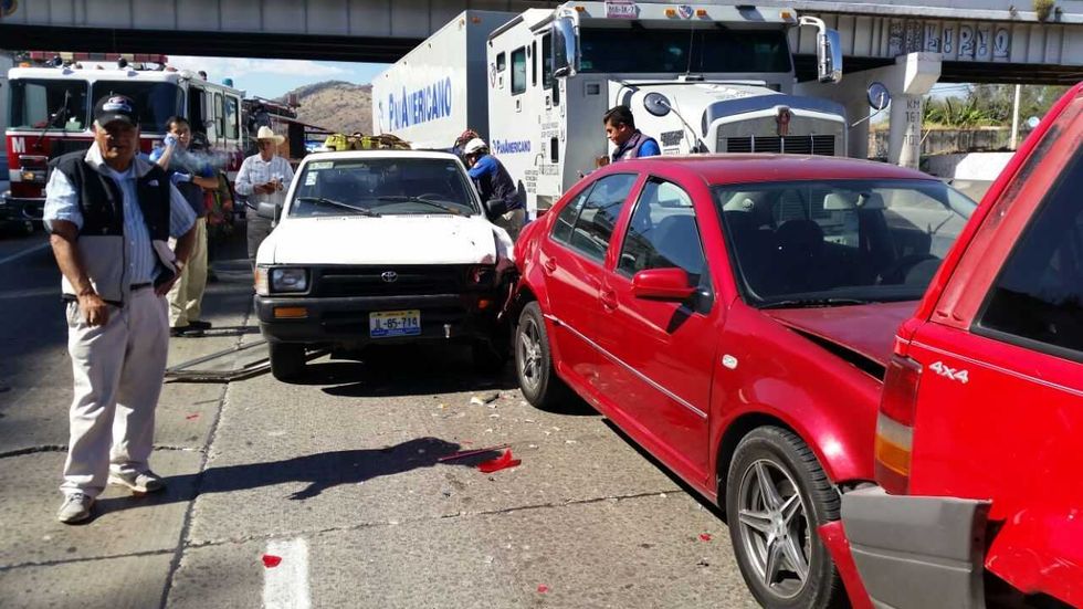 panamericano-impacta-vehiculo-mexico-queretaro-1