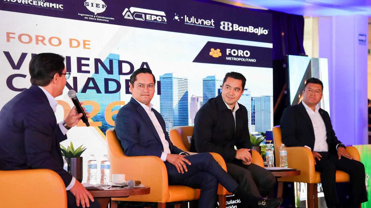 Panel del Foro de Vivienda CANADEVI 2026 con alcaldes de la zona metropolitana de Querétaro.