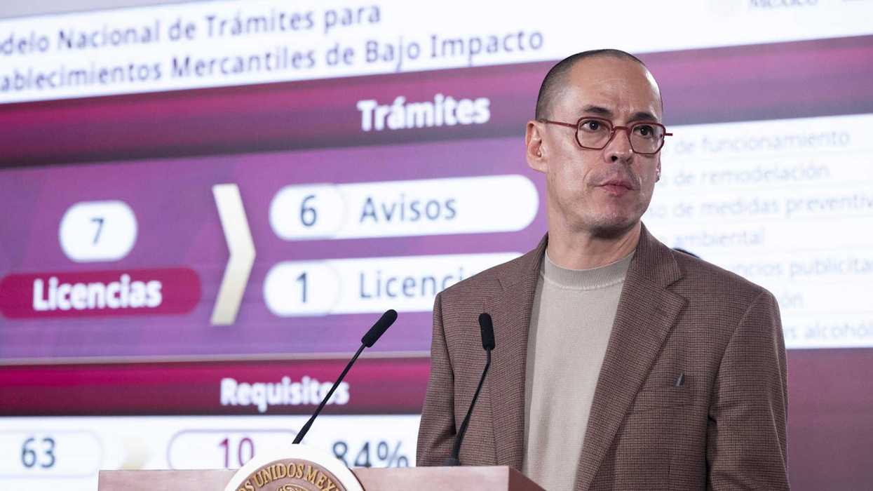 Pantalla de trámite digital para apertura de pequeños negocios y establecimientos mercantiles en México.