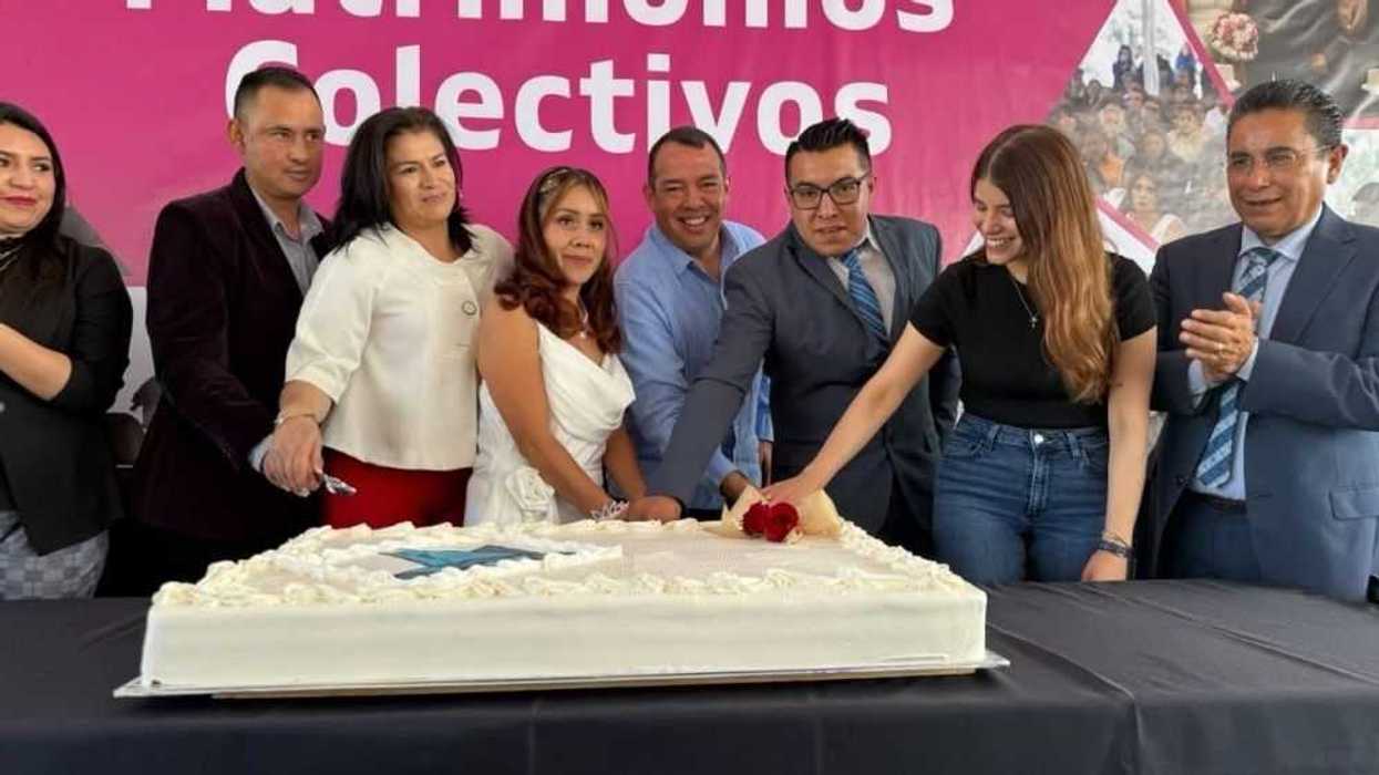 Parejas de San Juan del Río celebran su unión en Matrimonios Colectivos.