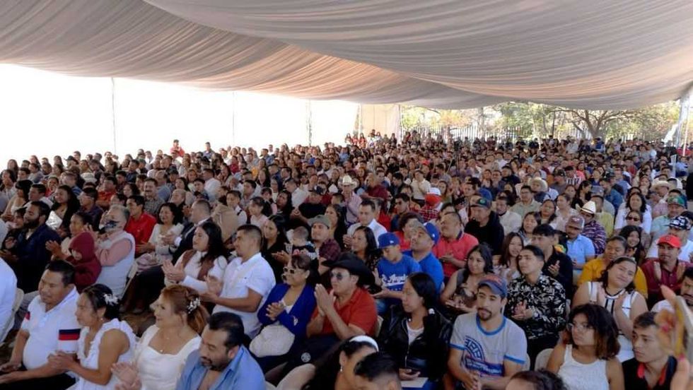 Parejas de San Juan del Río celebran su unión en Matrimonios Colectivos.