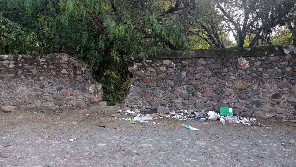 Parque ‘Paseo de los abuelos’ en completo abandono en San Juan del Río.