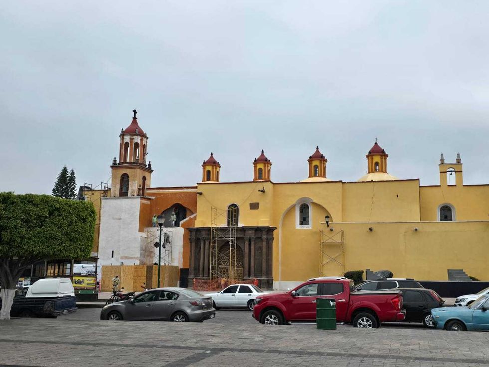 Parroquia San Juan Bautista en proceso de rehabilitaci\u00f3n en San Juan del R\u00edo, Quer\u00e9taro.