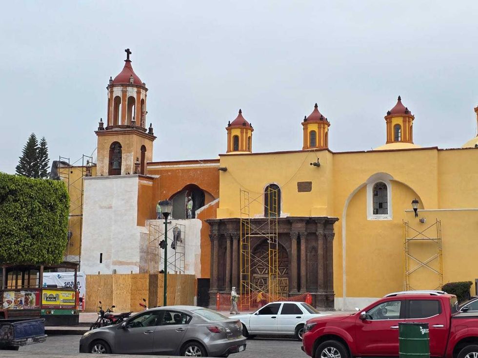 Parroquia San Juan Bautista en proceso de rehabilitaci\u00f3n en San Juan del R\u00edo, Quer\u00e9taro.