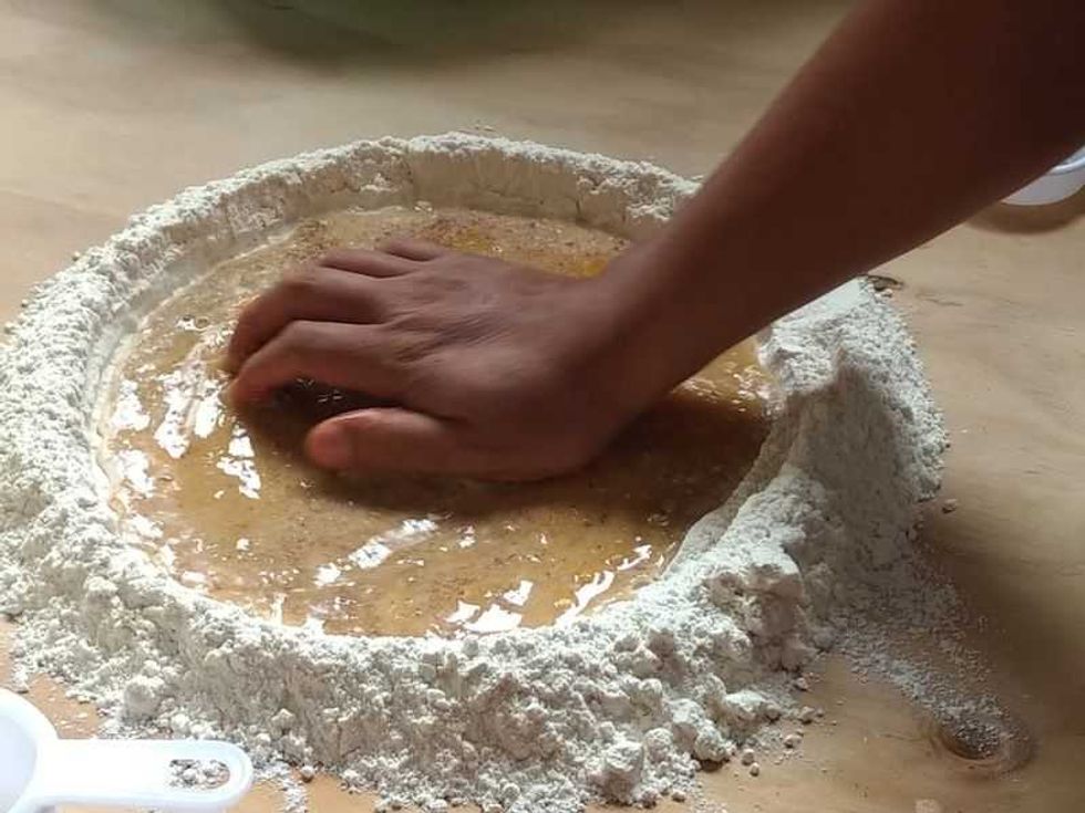 participan mas de 200 personas en taller de pan de muerto 88