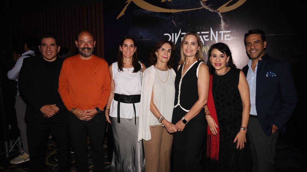 Pasarela Divergente Runway con causa ben\u00e9fica para el CAS Carmelita Ballesteros del SEDIF Quer\u00e9taro, colecci\u00f3n kintsugi de Aranza Coy