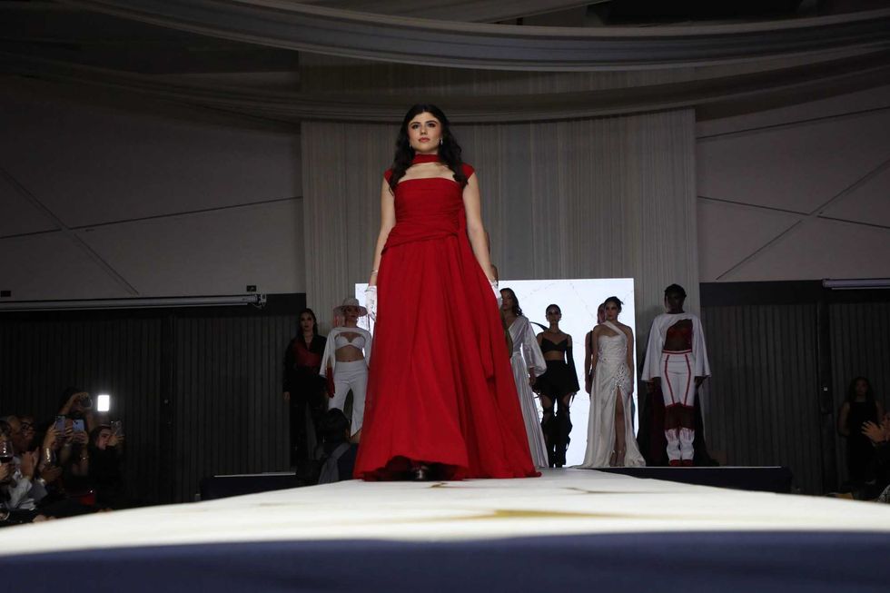 Pasarela Divergente Runway con causa ben\u00e9fica para el CAS Carmelita Ballesteros del SEDIF Quer\u00e9taro, colecci\u00f3n kintsugi de Aranza Coy