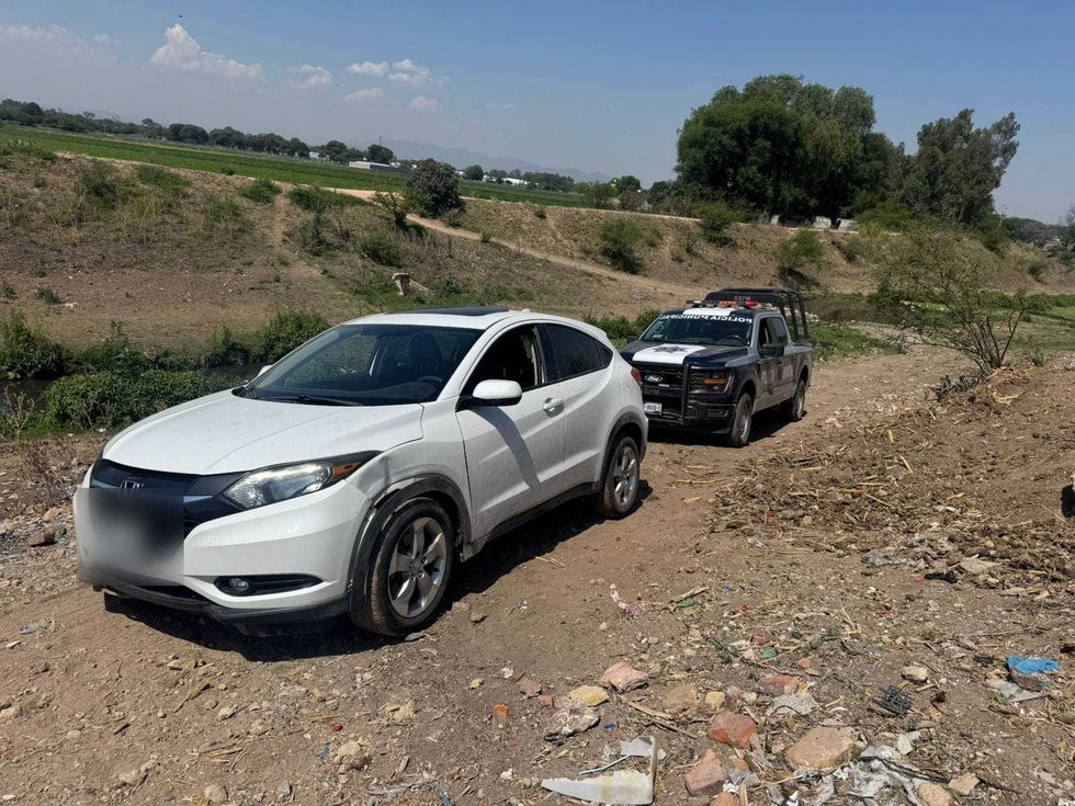 Patrulla de la Polic\u00eda Municipal de San Juan del R\u00edo en comunidad La Llave durante detenci\u00f3n de hombre con \u00f3rdenes de aprehensi\u00f3n y camioneta robada