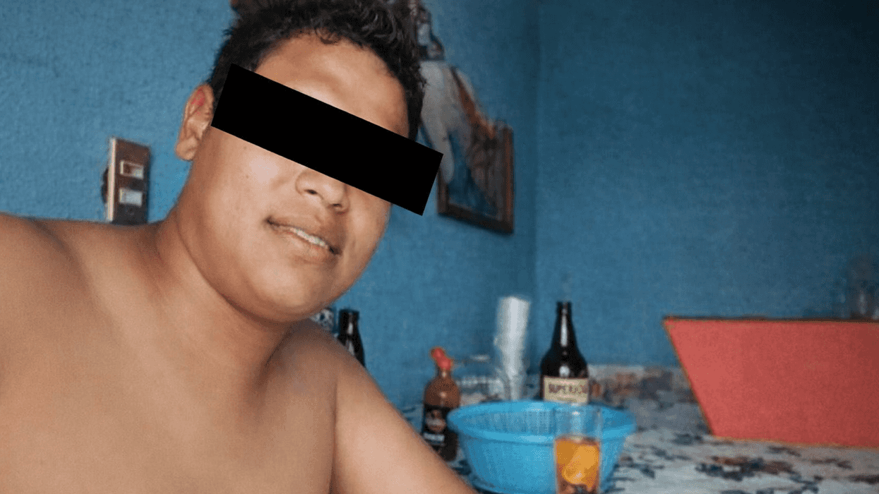 Patrulla de la Policía Municipal de Pedro Escobedo resguarda zona tras homicidio a balazos en comunidad de Guadalupe Septién, Querétaro.