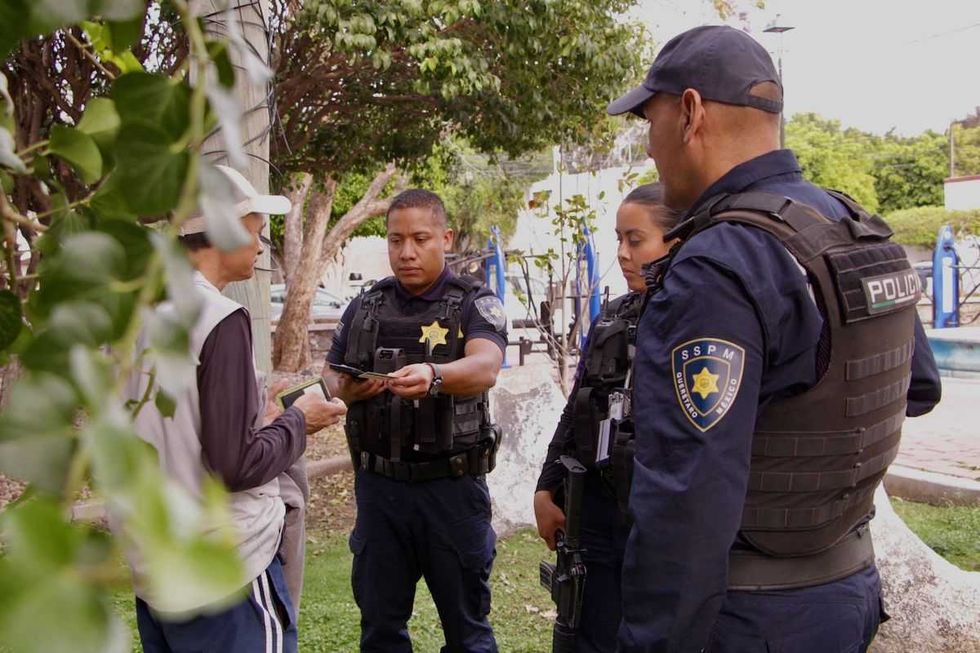 Patrulla de la Secretar\u00eda de Seguridad P\u00fablica Municipal de Quer\u00e9taro durante operativo en la capital queretana