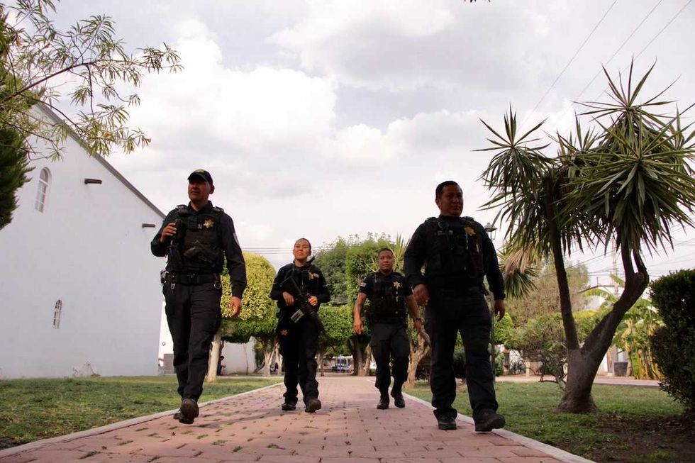 Patrulla de la Secretar\u00eda de Seguridad P\u00fablica Municipal de Quer\u00e9taro durante operativo en la capital queretana