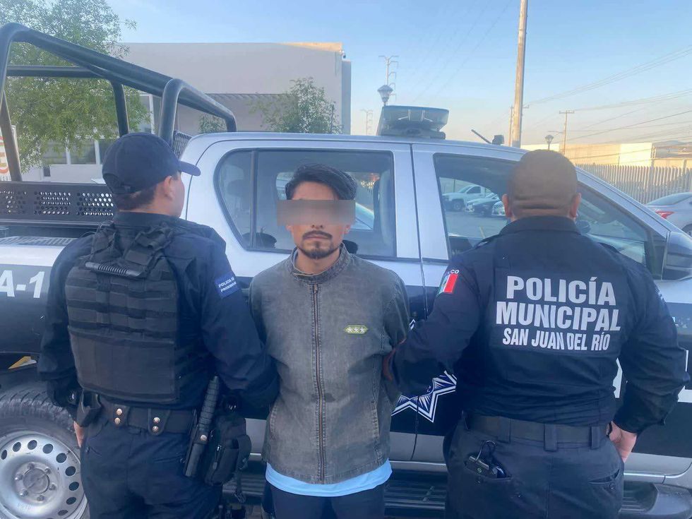 Patrulla de Seguridad Pública Municipal de San Juan del Río durante operativo de detención por violencia de género en Querétaro.